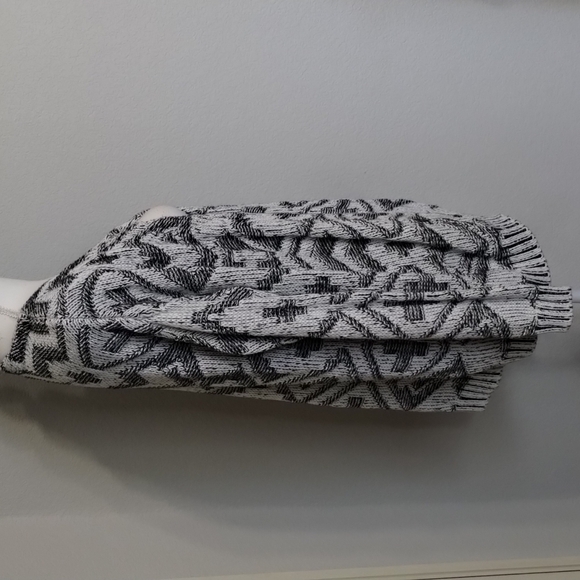 H&M divided black/White geometric print cardigan size medium - Picture 4 of 8